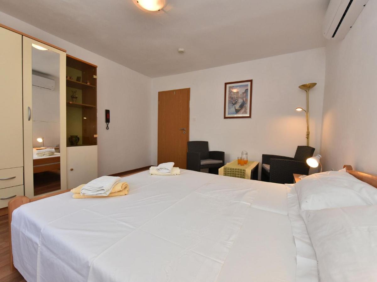 Traditional Apartment In Zadar With Garden Ngoại thất bức ảnh